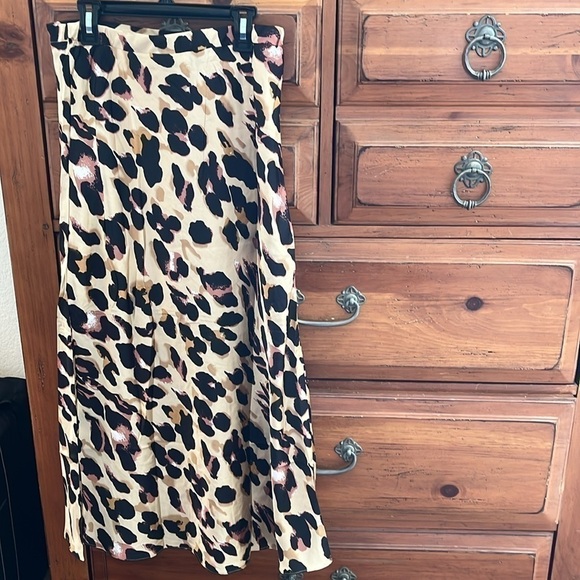 Jardin by Macris Women’s Tan And black Leopard Print Midi Skirt Size Medium NEW - Picture 5 of 8
